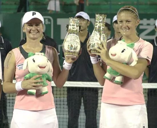 表现亮眼 表现亮眼