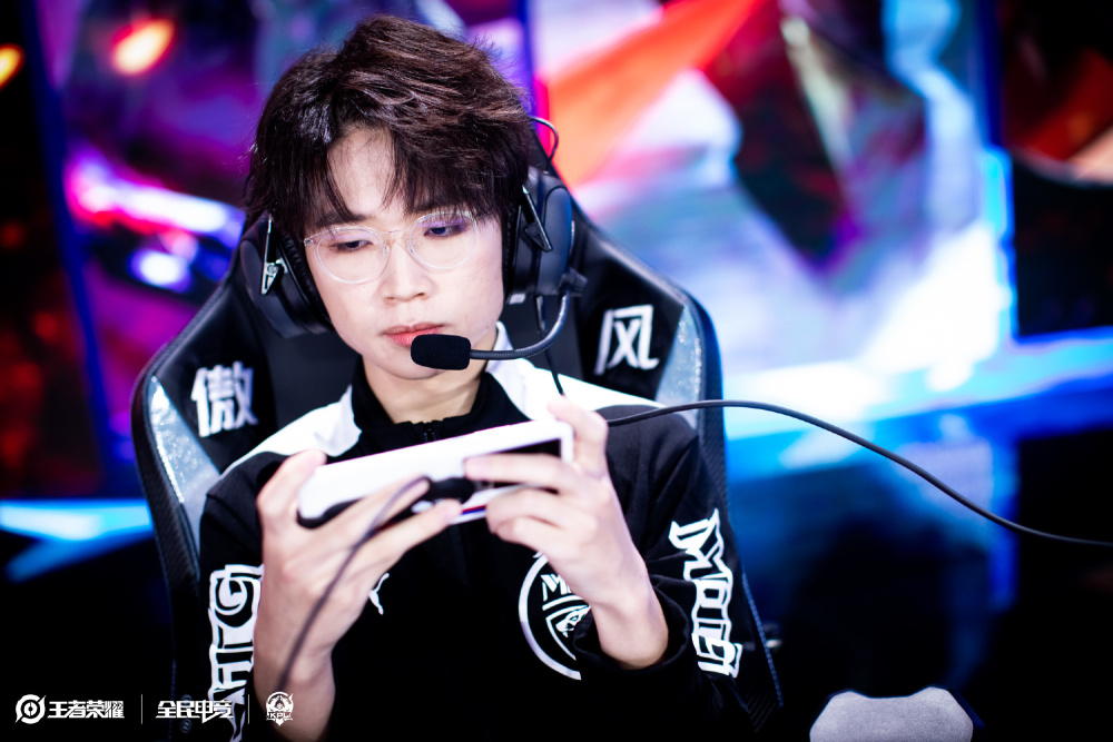 尽管荷尔斯 尽管荷尔斯