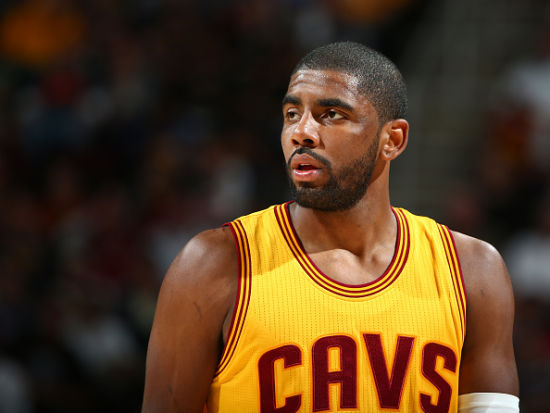 界为之侧目 界为之侧目