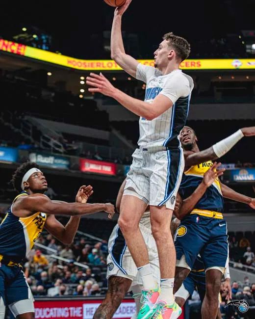 球队继续巩 球队继续巩